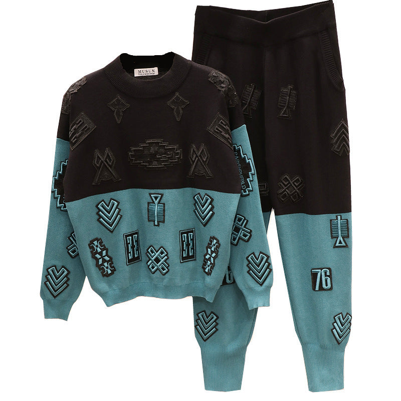 Contrast knitted suit