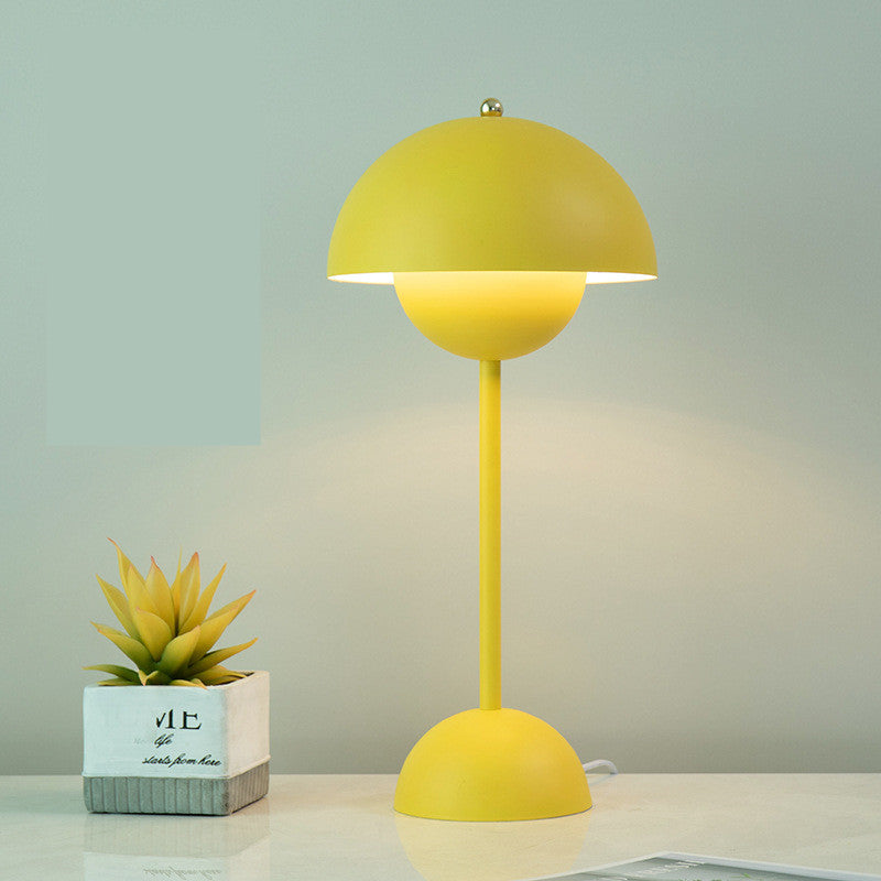Creative Nordic Simple Bud Table Lamp Saor Style