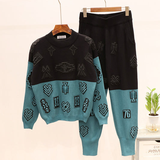 Contrast knitted suit