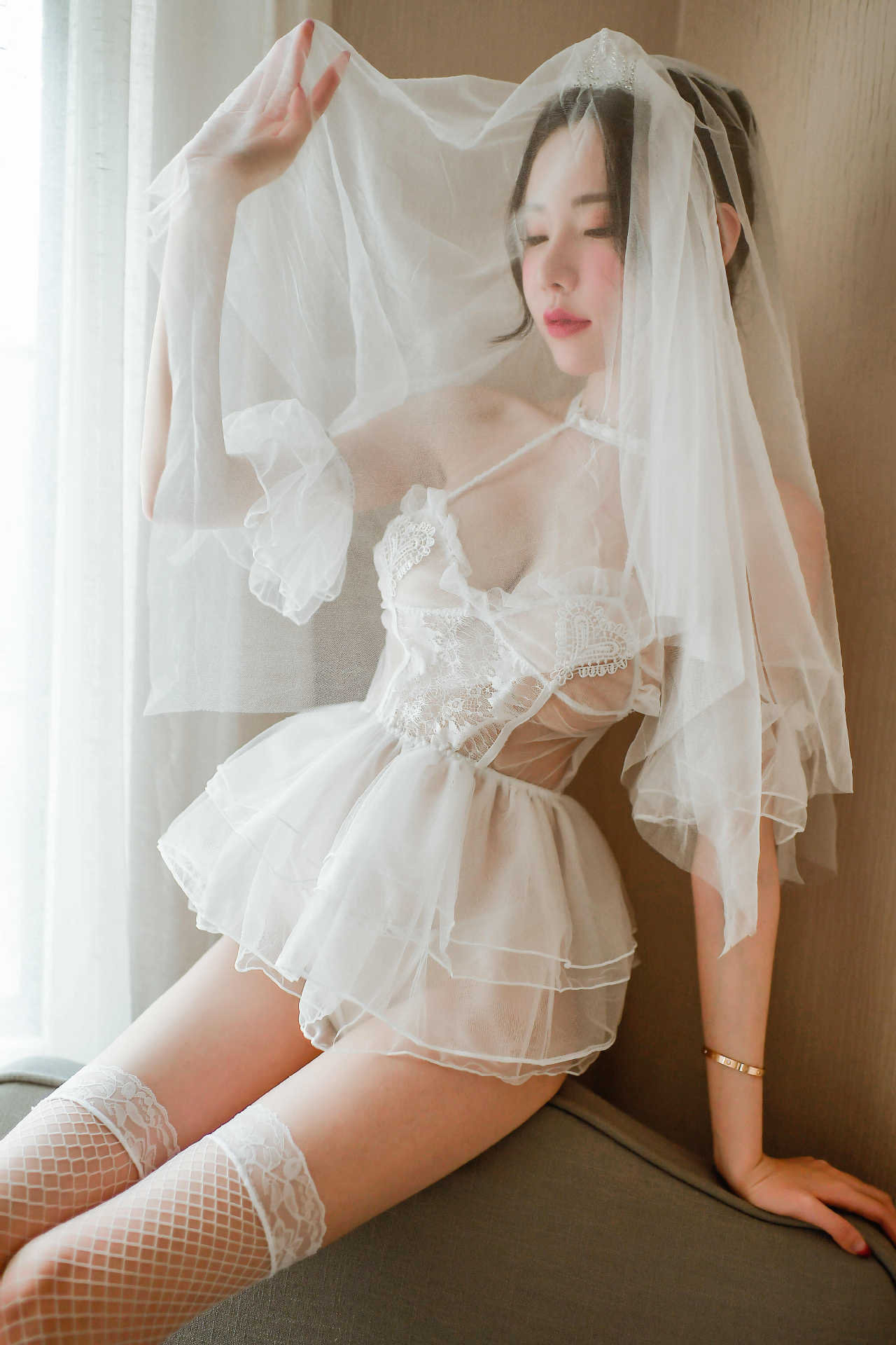 Long Night Transparent White Wedding Bridal Suit Saor Style