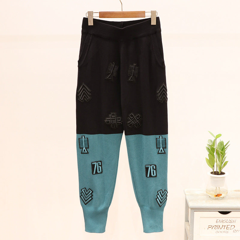 Contrast knitted suit