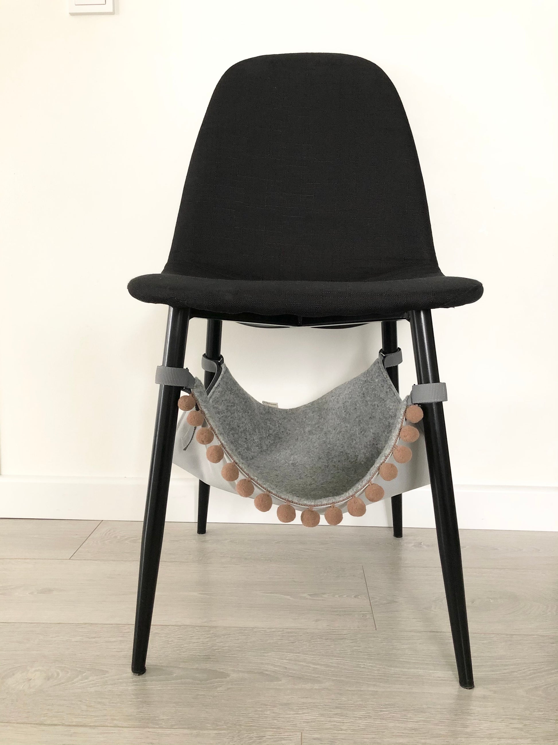 WARM MIST Saveplace® chair/table hammock with pom poms Grey Chaos